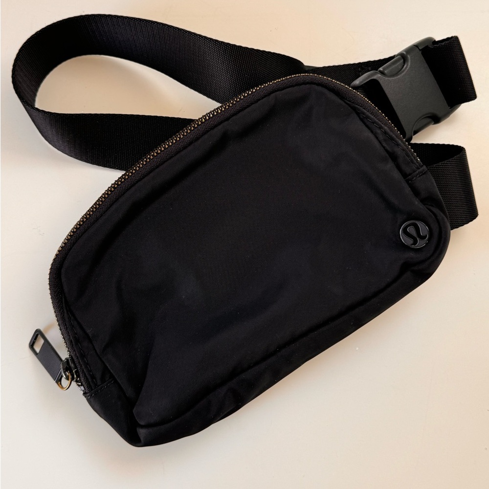 Lululemon crossbody